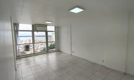 Aluga-se Sala Comercial no Ed. Manaus Shopping Center, no 17º andar, Centro, Manaus