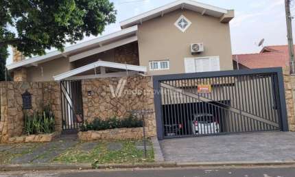 Casa com 4 quartos à venda na Harrison Gordon Hull Junior, 75, Parque Terranova, Valinhos, 321 m2 por R$ 1.350.000