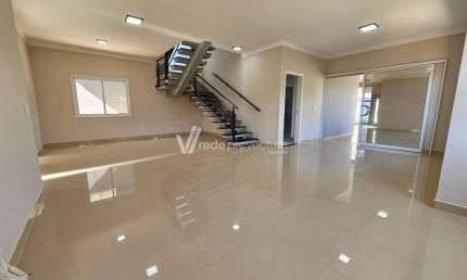 Casa em condomínio fechado com 3 quartos para alugar na Rua Elso Previtale, 645, Vivenda das Cerejeiras, Valinhos, 230 m2 por R$ 8.000