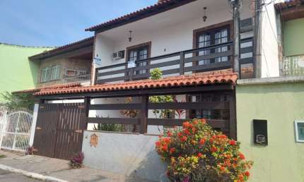 Linda casa em condomínio fechado no Rio  De Janeiro