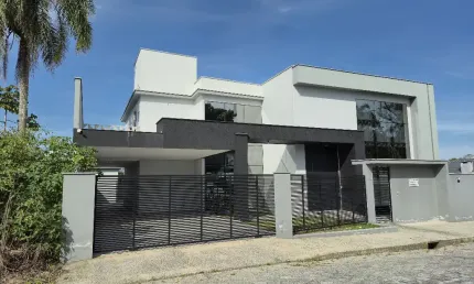 Residência alto padrão averbada na praia de itaguaçu – são francisco do sul/sc
