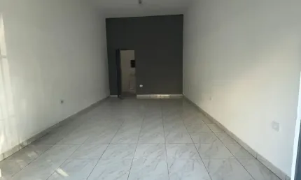 Salão comercial reformado com infraestrutura moderna no bairro cerâmica