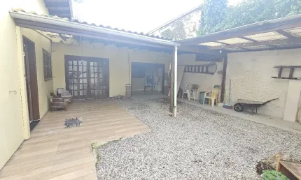 Você está procurando uma casa espaçosa, confortável e bem localizada? Essa é a oportunidade perfeita para você!
