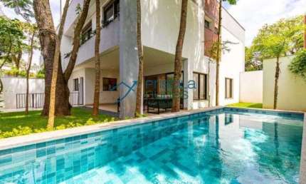 Casa Reformada, com 4 suítes, no Jardim dos Estados