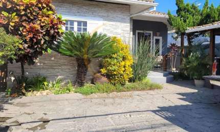 Casa para Venda em Niterói, Maravista, 2 dormitórios, 1 suíte, 2 banheiros, 3 vagas
