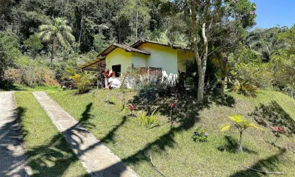 Sítio Exclusivo com Vista para o Lago, Gramado e Casa 3 Quartos na Região do Galo