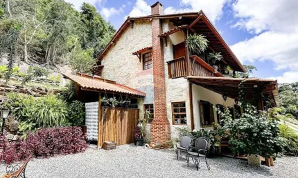 Sítio exclusivo com sede luxuosa e 4 suítes em domingos martins