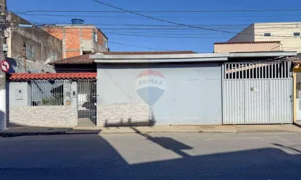 Casa Ampla terreno 400m² em Jardim América - Localização Estratégica