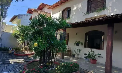 CASA GRANDE EM MORADA DE CAMBURI COM EXCELENTE LOCALIZAÇÃO