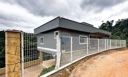 Casa Duplex com 4 Quartos, Suíte e Quintal – Localização Privilegiada em Domingos Martins