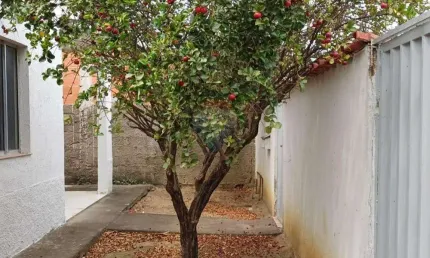 Casa com quintal, com 243m² de área total, 3 quartos, em serra dourada i.