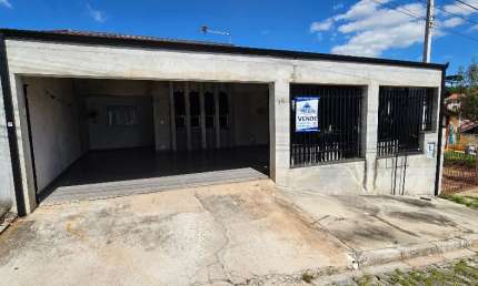 Residência com seis quartos e 2 banheiro 10 min do centro