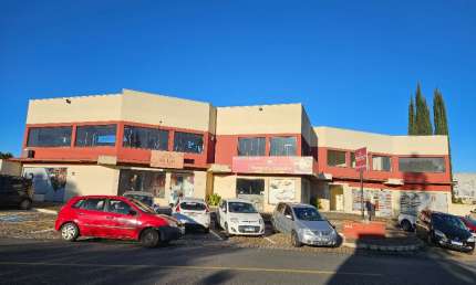Excelente oportunidade de investimento e ganho certo, Centro comerical com 7 salas e estacionamento