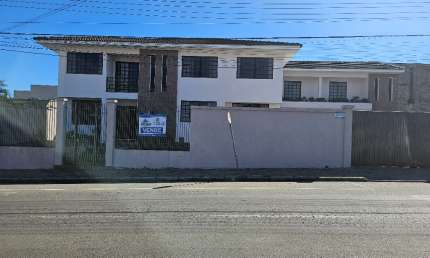 Oque você procura esta aqui, Sobrado de Luxo com Localização Privilegiada!  Você está procurando por um lar sofisticado e confortável, com uma localização privilegiada e uma vista deslumbrante da cida