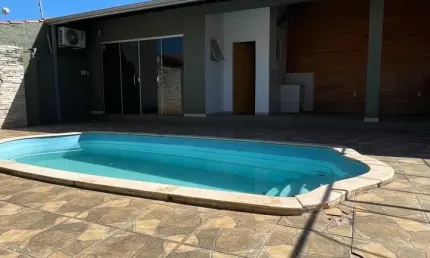 Vendo casa no jardim das palmeiras com 3 quartos, área gourmet com piscina r$450.000,00