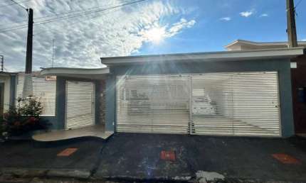 Casa à venda em Artur Nogueira, Jardim Rezek IV, com 3 quartos, com 206 m²