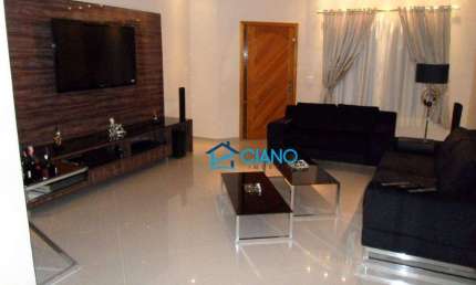 Sobrado com 3 dormitórios à venda, 350 m² por R$ 1.690.000