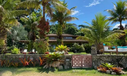 Luxuosa propriedade pé na areia de 6 quartos em angra dos reis - rj à venda