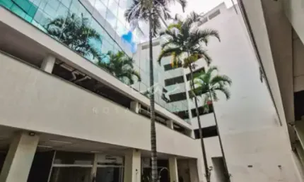 Sala comercial à venda na avenida geremário dantas, no pechincha, em jacarepaguá.