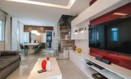 Casa Duplex de 4 quartos à venda na Estrada do Pau Ferro, na Freguesia
