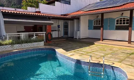 Casa de 3 Quartos,  com piscina, à venda em condomínio na Freguesia de Jacarepaguá