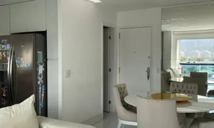 Apartamento no condomínio Lagoa de Itaúna na Barra da Tijuca