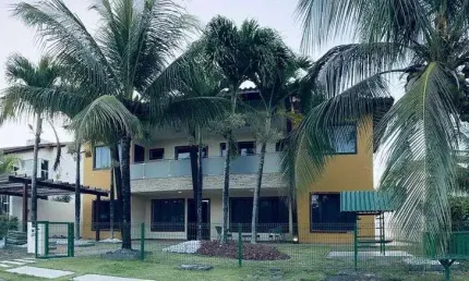 5 SUÍTES MAIS GABINETE - COND. FECHADO - PRÓXIMO A PRAIA - CAMPO DE FUTEBOL E DE VÔLEI - PISCINA