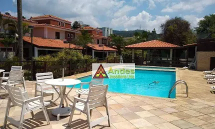 Oportunidade! sobrado em condomínio 3 dormitórios, 1 suíte, living estendido, lazer completo, 2 vagas em região nobre!