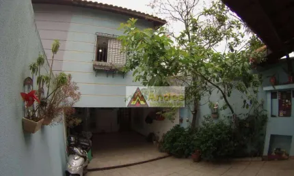 Ótimo Sobrado de 256,00 mts² com 3 dormitórios à venda, por R$ 1.042.000 - Vila Irmãos Arnoni - São Paulo/SP