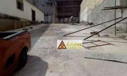 Excelente terreno comercial em localização estratégica e casa com 150 metros. Ideal para estacionamento, lava rápido entre outros!