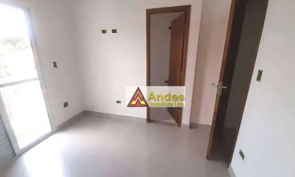 Sobrado Novo Ensolarado Quintal  140 mts²  3 dormitórios 1 suíte 3 vagas  à venda, por R$ 580.000 - Tremembé - São Paulo/SP