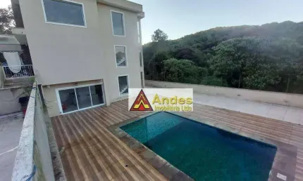 Sobrado com apenas 7 anos de construído com 4 dormitórios, varanda gourmet, 3 vagas e muito mais! Alpes da Cantareira