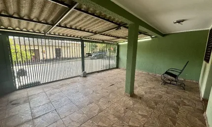 Casa com 3 Quartos e 3 banheiros à Venda, 276 m² por R$ 500.000