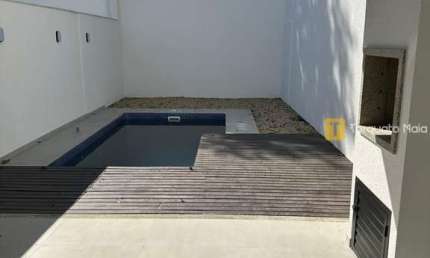 Residência Exclusiva com Design Sofisticado e Lazer Completo no Coração do Bairro Atiradores