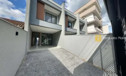 Casa Alto Padrão com Amplo Terreno nos Fundos no Costa e Silva