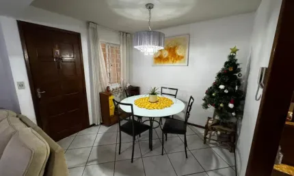 Sobrado em condomínio à venda no Boqueirão, com 3 dormitórios e 111m²
