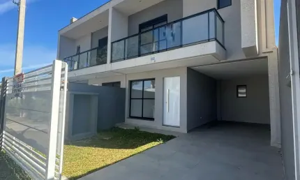 Sobrado triplex com ático e terraço à venda no bacacheri
