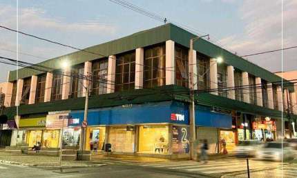 Sala com 1.700m2 de segundo piso em área nobre central!