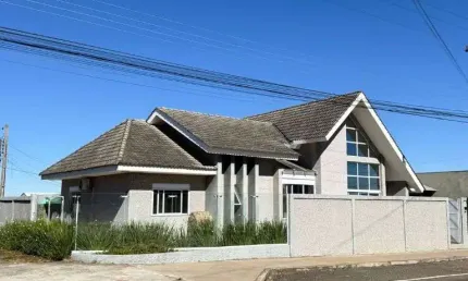 Casa com 3 dormitórios sendo 1 suite à venda, 148 m² por r$ 900.000 - boqueirão - guarapuava/pr