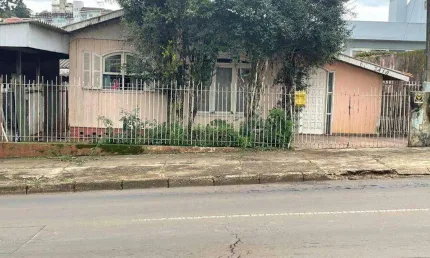Terreno de 300m² (20m de frente x 15m de lateral), em esquina, localizado nas proximidades da faculdade cedeteg