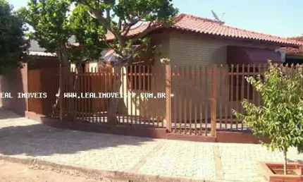 Casa para Venda em Rancharia, RESIDENCIAL TREBESQUIM, 3 dormitórios, 1 suíte, 3 banheiros, 2 vagas