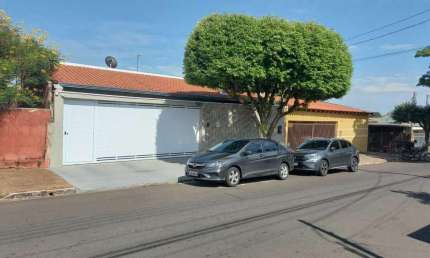 Casa para Venda em Presidente Prudente, CECAP, 3 dormitórios, 1 suíte, 3 banheiros, 2 vagas