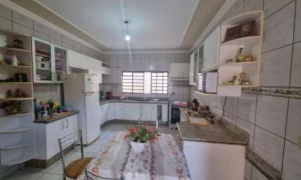 Casa para Venda em Presidente Prudente, NOVO BONGIOVANI, 4 dormitórios, 1 suíte, 4 banheiros, 2 vagas
