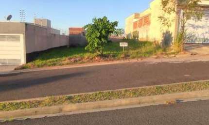 Terreno à venda no Jardim Tênis Clube, Regente Feijó 