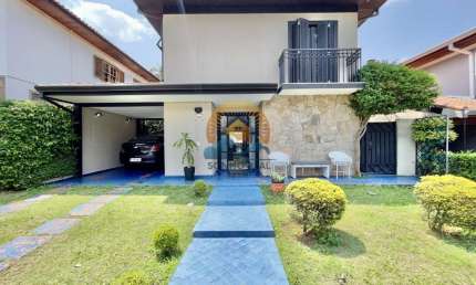 Casa à Venda no São Paulo II - Elegância e Conforto na Granja Viana!