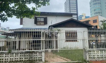 CASA / SOBRADO COM 3 DORMITÓRIOS /QUARTOS 2 SUÍTES a VENDA  R$ 2.500.000,00  PÉ NA AREIA TORRES
