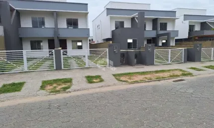 CASA COM 2 DORMITÓRIOS SENDO 1 SUÍTE A VENDA  R$ 485.000,00 ACEITA FINANCIAMENTO