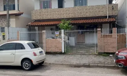 CASA DUPLEX COM 8 DORMITÓRIOS/ QUARTOS  NO BAIRRO MADRI EM PALHOÇA A VENDA POR R$ 721.000,00