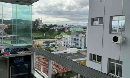 APARTAMENTO 2 QUARTOS SENDO UM SUÍTE- BAIRRO BARREIROS- SÃO JOSÉ- SC