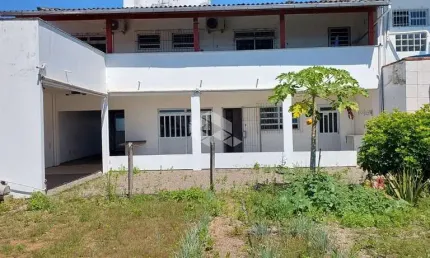 Casa à Venda - Jardim Atlântico, Florianópolis - 2 Andares, 3 Dormitórios, Amplo Terreno!